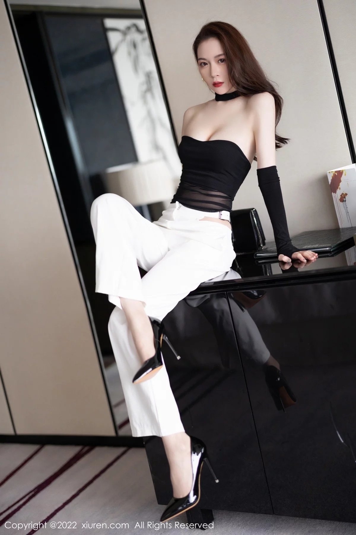 [[XiuRen秀人网]秀人网]No.5487_模特梦心玥黑色轻透露肩网纱配白长裤半脱秀曼妙身姿诱惑写真80P