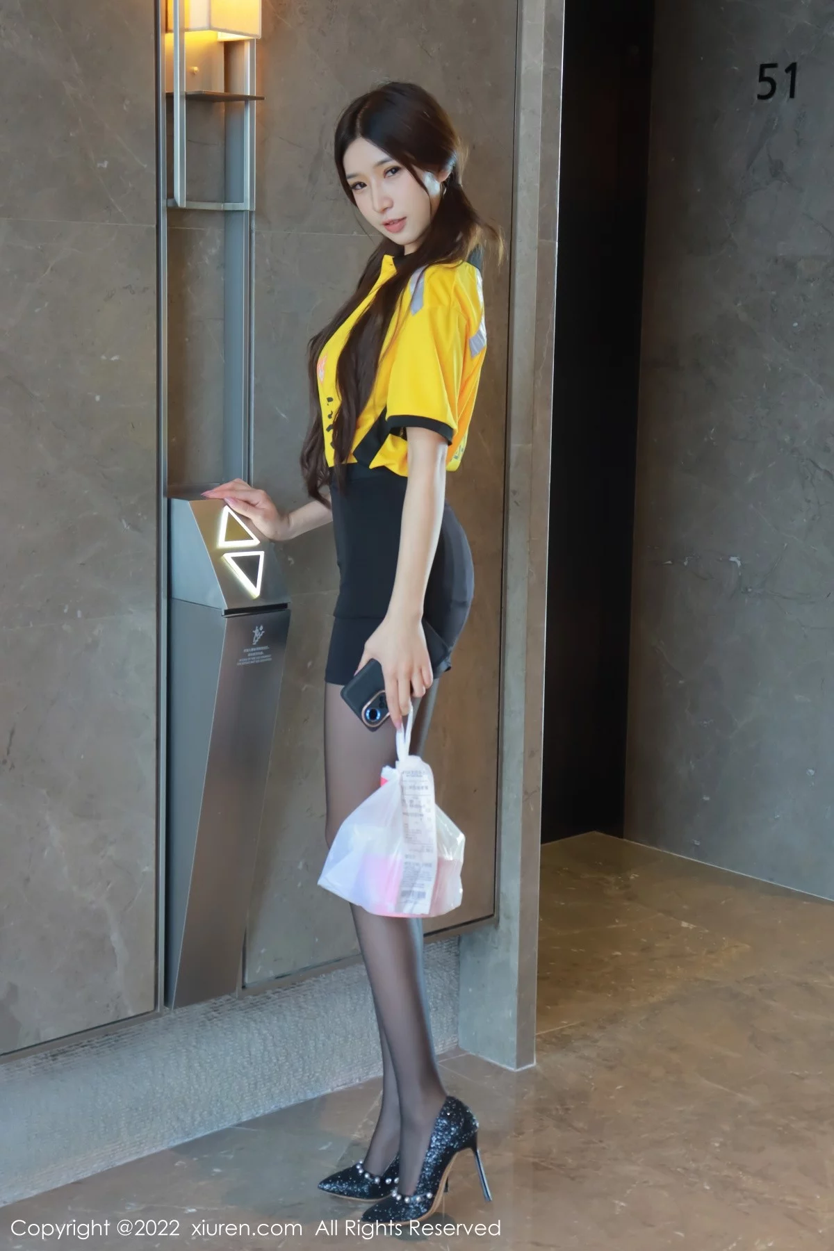 [[XiuRen秀人网]秀人网]No.5481_模特hebe韩心雨外卖员角色扮演黑色短裙配超薄黑丝魅惑写真81P