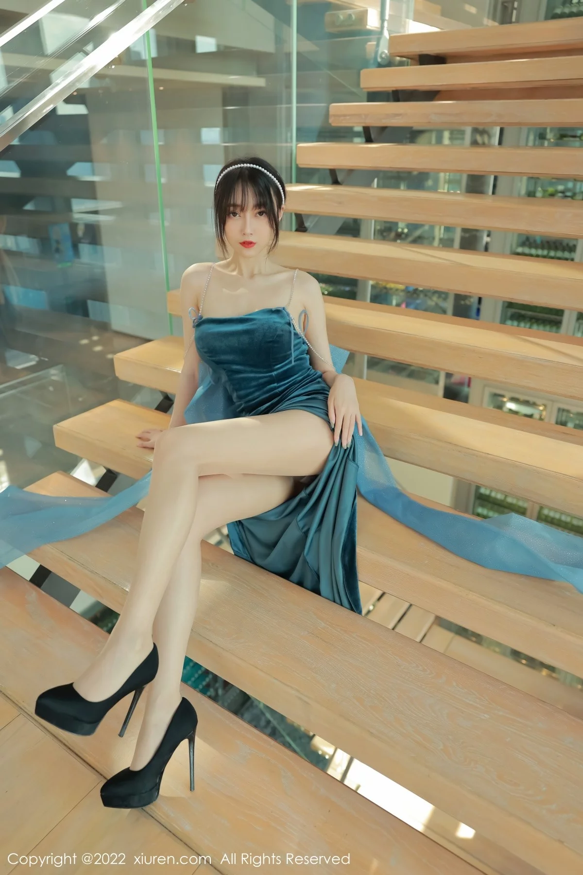 [[XiuRen秀人网]秀人网]No.5493_模特玥儿玥er香格里拉旅拍暗绿色吊带长裙秀完美身材诱惑写真59P