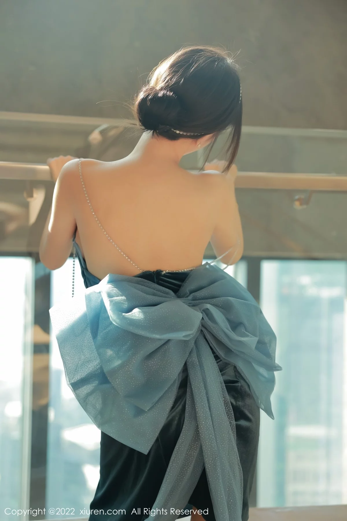 [[XiuRen秀人网]秀人网]No.5493_模特玥儿玥er香格里拉旅拍暗绿色吊带长裙秀完美身材诱惑写真59P