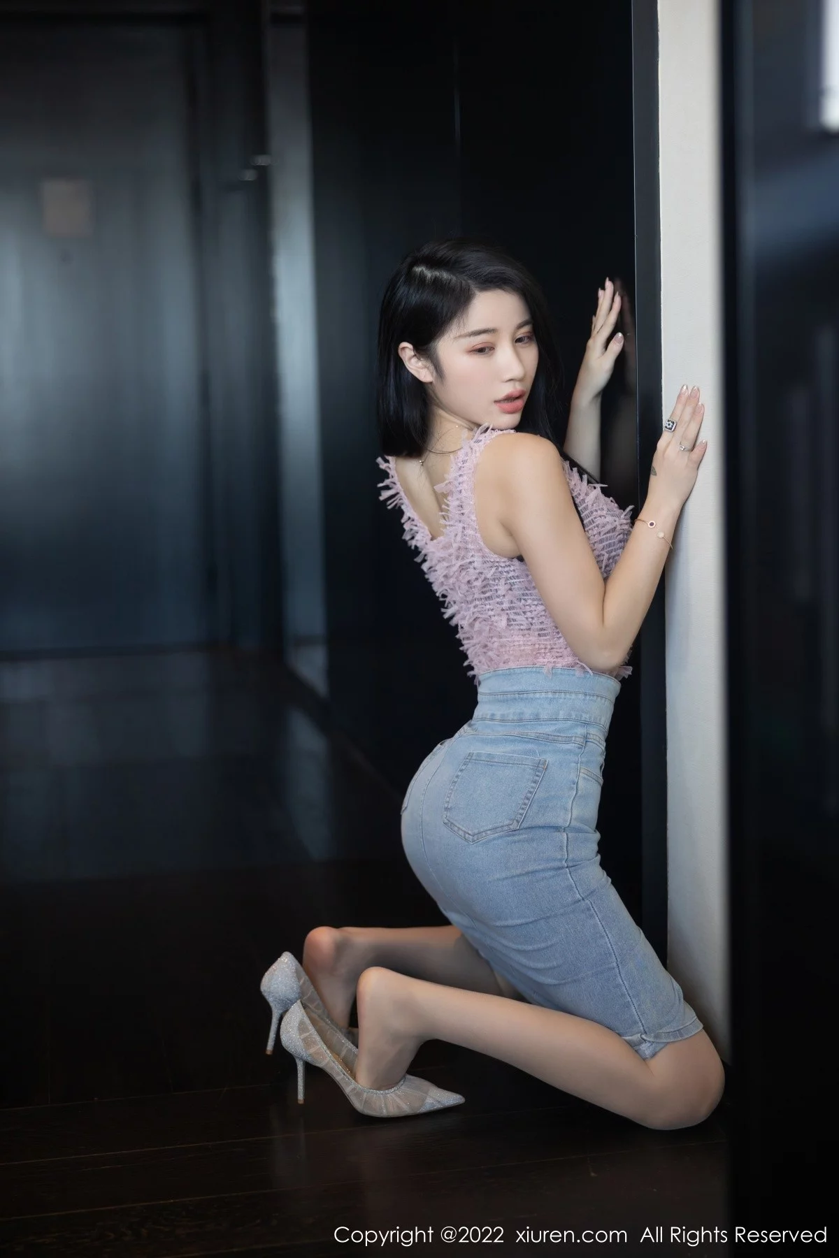 [[XiuRen秀人网]秀人网]No.5489_模特美七Mia西双版纳旅拍私房半脱露黑色蕾丝内衣惹火诱惑写真97P