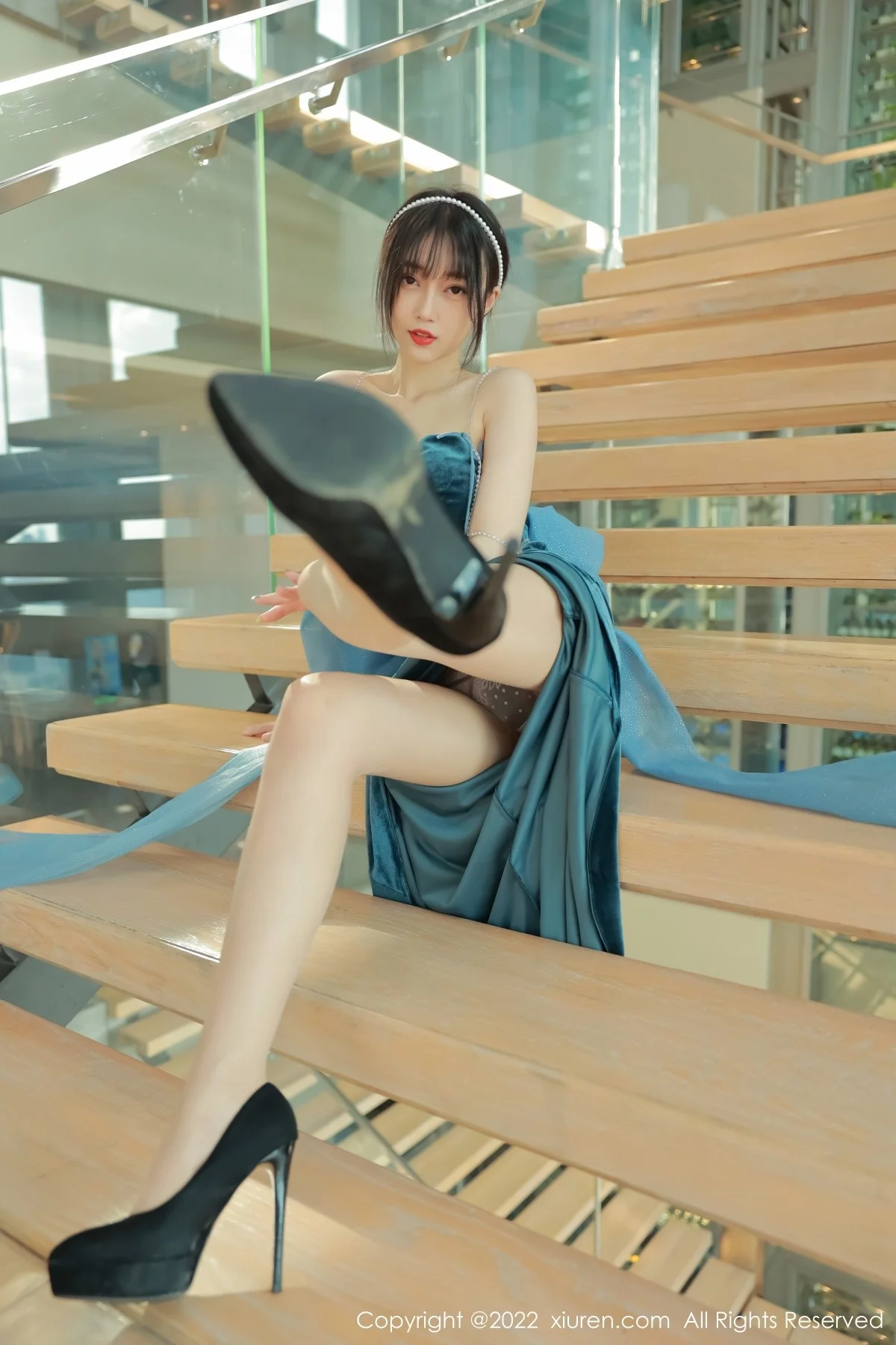 [[XiuRen秀人网]秀人网]No.5493_模特玥儿玥er香格里拉旅拍暗绿色吊带长裙秀完美身材诱惑写真59P