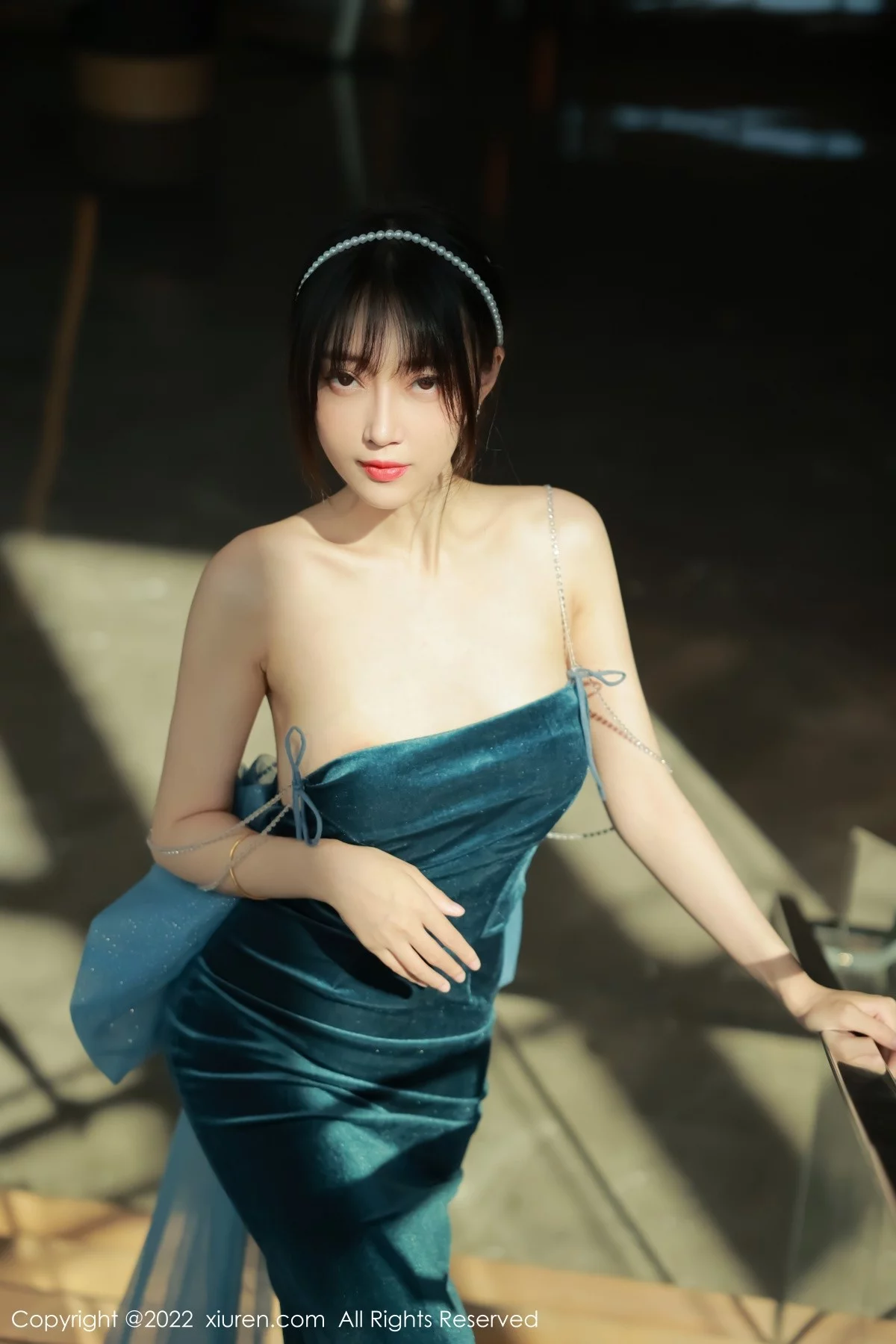 [[XiuRen秀人网]秀人网]No.5493_模特玥儿玥er香格里拉旅拍暗绿色吊带长裙秀完美身材诱惑写真59P