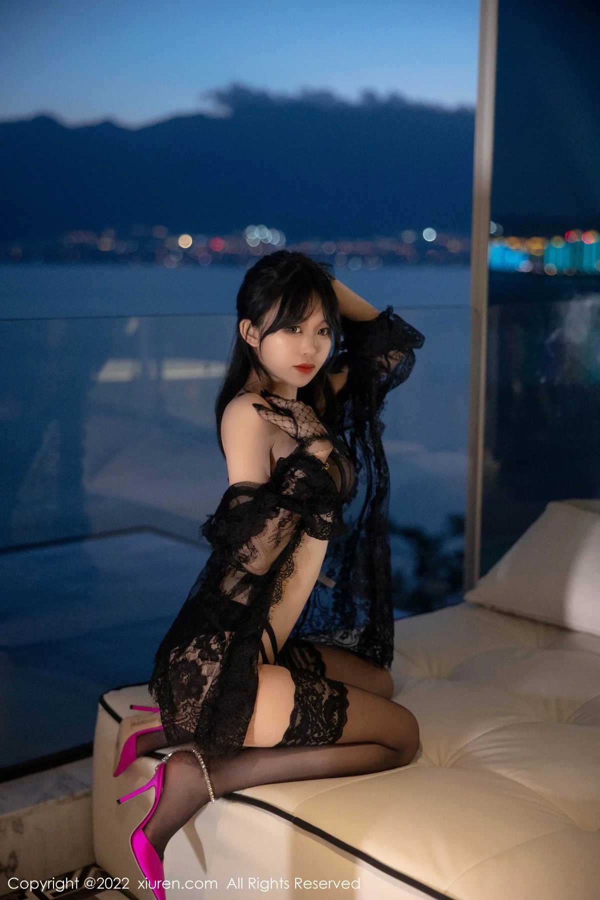 [[XiuRen秀人网]秀人网]No.5491_模特奶瓶大理旅拍性感黑网纱披风露黑色轻透内衣极致魅惑写真70P