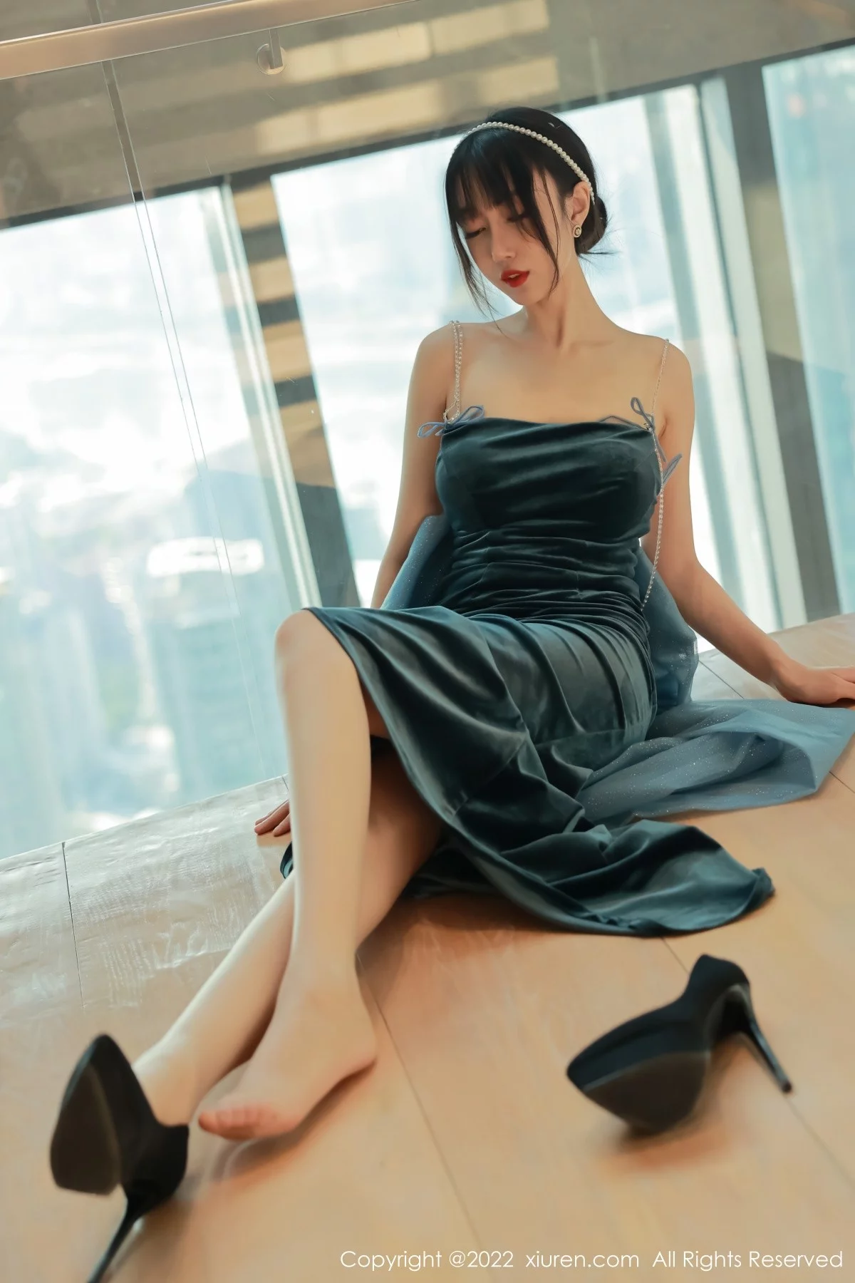 [[XiuRen秀人网]秀人网]No.5493_模特玥儿玥er香格里拉旅拍暗绿色吊带长裙秀完美身材诱惑写真59P