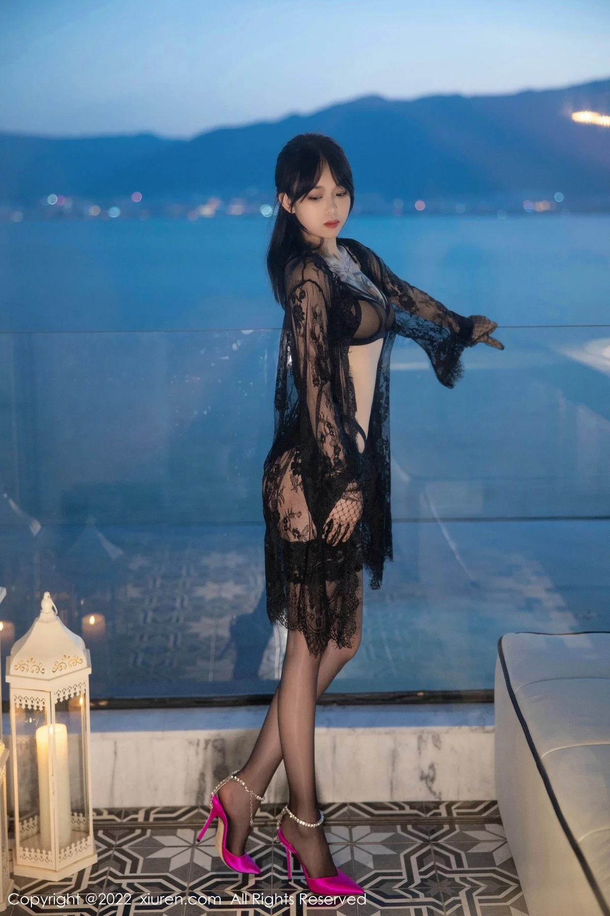 [[XiuRen秀人网]秀人网]No.5491_模特奶瓶大理旅拍性感黑网纱披风露黑色轻透内衣极致魅惑写真70P