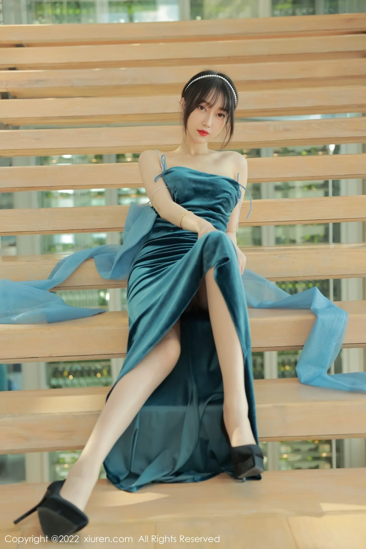 [[XiuRen秀人网]秀人网]No.5493_模特玥儿玥er香格里拉旅拍暗绿色吊带长裙秀完美身材诱惑写真59P