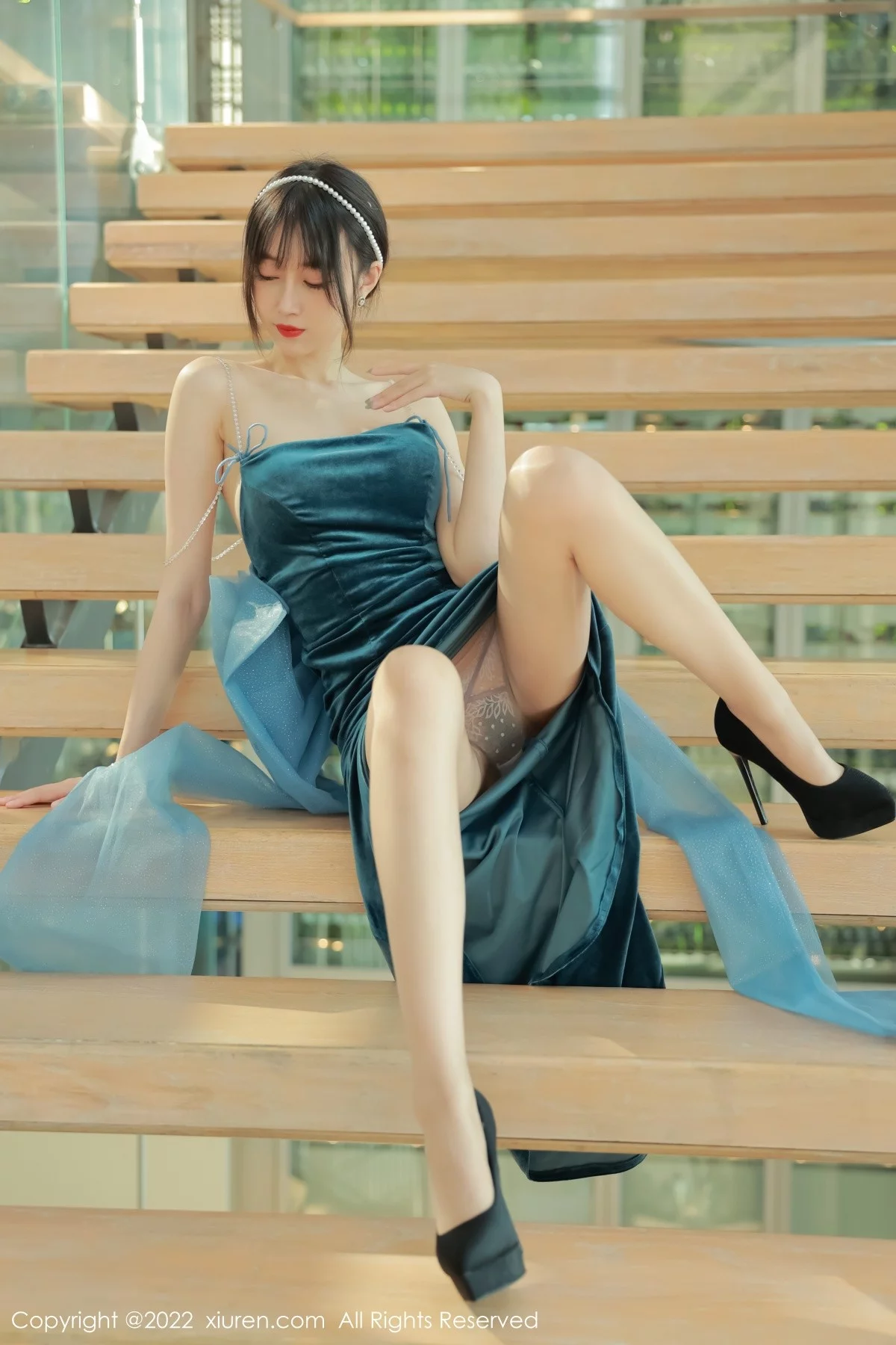 [[XiuRen秀人网]秀人网]No.5493_模特玥儿玥er香格里拉旅拍暗绿色吊带长裙秀完美身材诱惑写真59P