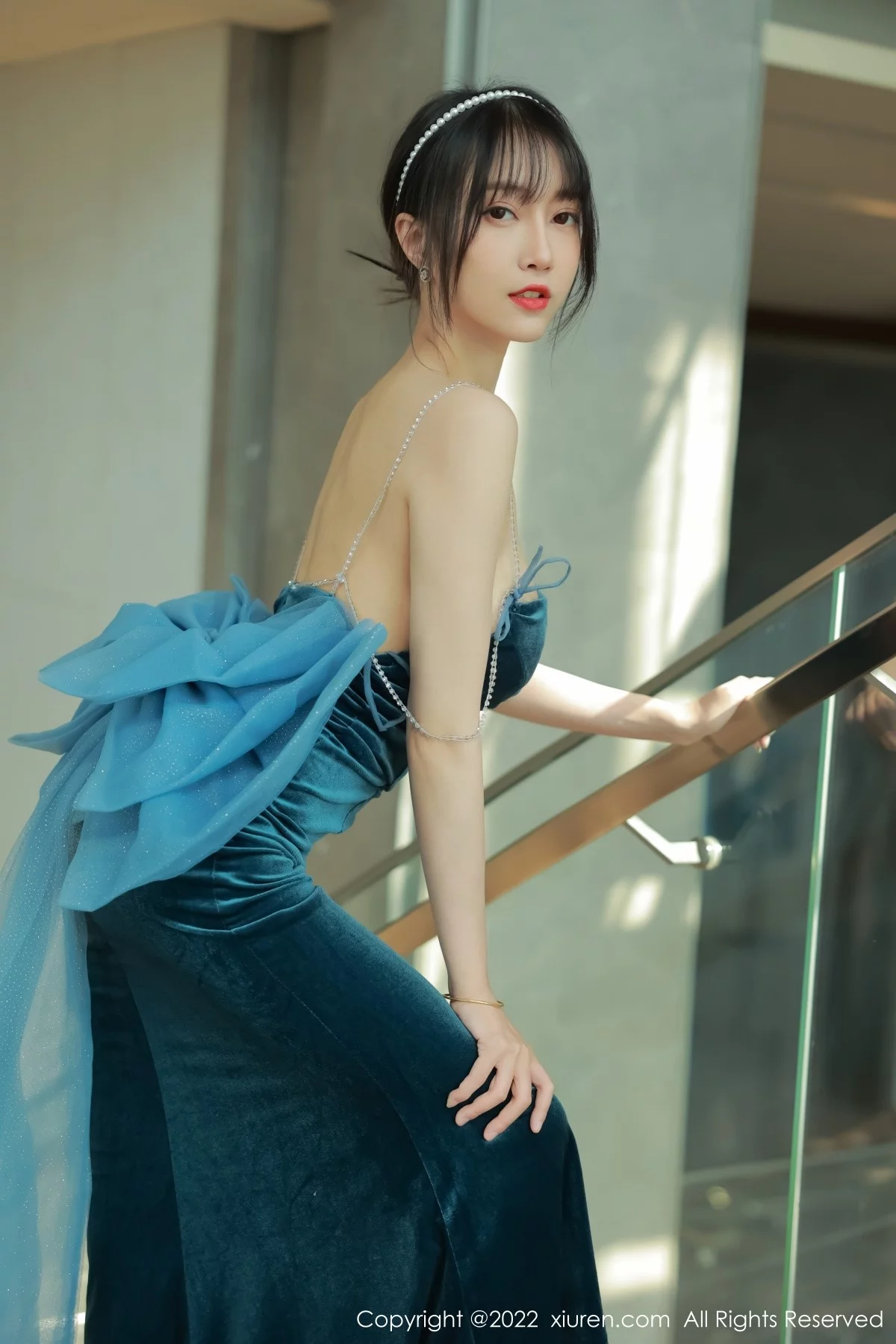 [[XiuRen秀人网]秀人网]No.5493_模特玥儿玥er香格里拉旅拍暗绿色吊带长裙秀完美身材诱惑写真59P