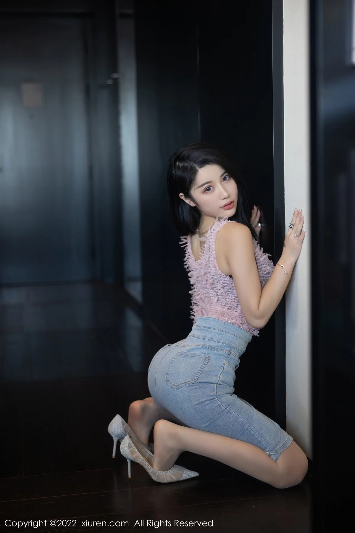 [[XiuRen秀人网]秀人网]No.5489_模特美七Mia西双版纳旅拍私房半脱露黑色蕾丝内衣惹火诱惑写真97P