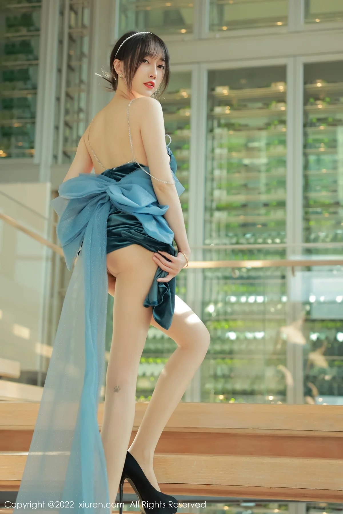 [[XiuRen秀人网]秀人网]No.5493_模特玥儿玥er香格里拉旅拍暗绿色吊带长裙秀完美身材诱惑写真59P