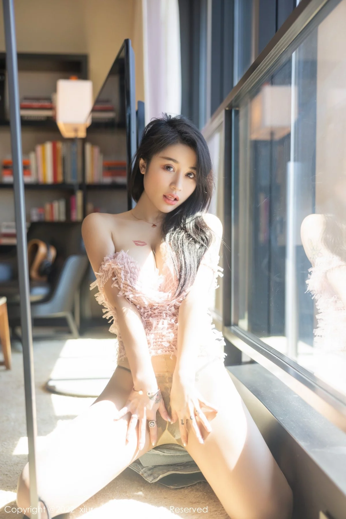 [[XiuRen秀人网]秀人网]No.5489_模特美七Mia西双版纳旅拍私房半脱露黑色蕾丝内衣惹火诱惑写真97P