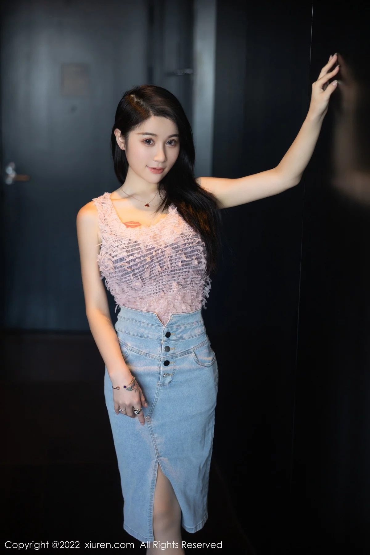 [[XiuRen秀人网]秀人网]No.5489_模特美七Mia西双版纳旅拍私房半脱露黑色蕾丝内衣惹火诱惑写真97P