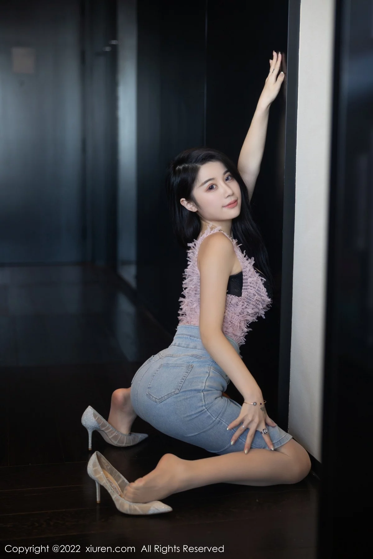 [[XiuRen秀人网]秀人网]No.5489_模特美七Mia西双版纳旅拍私房半脱露黑色蕾丝内衣惹火诱惑写真97P