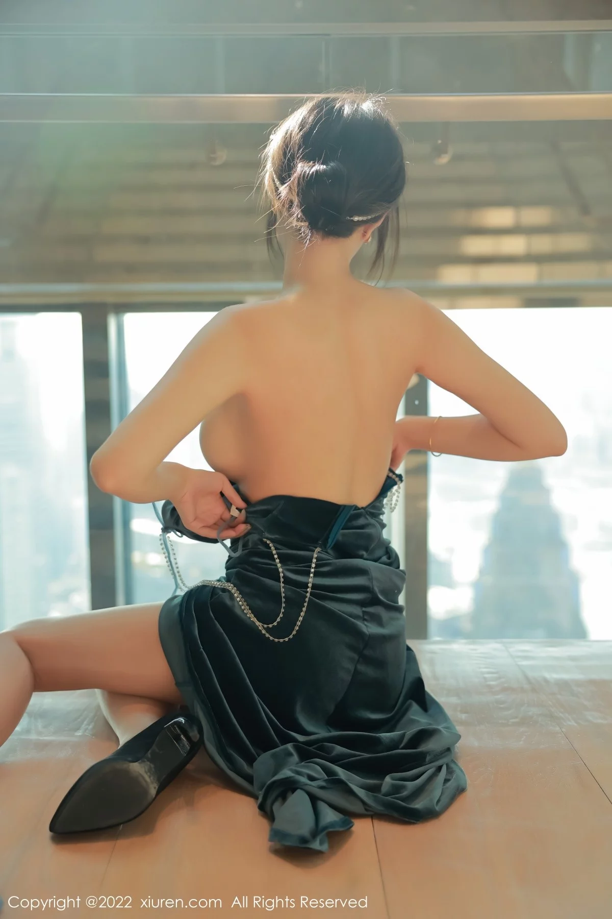 [[XiuRen秀人网]秀人网]No.5493_模特玥儿玥er香格里拉旅拍暗绿色吊带长裙秀完美身材诱惑写真59P