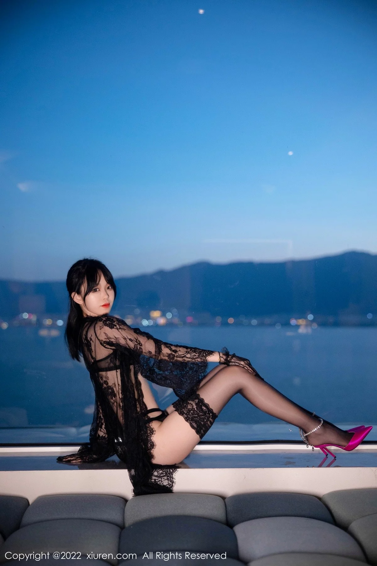 [[XiuRen秀人网]秀人网]No.5491_模特奶瓶大理旅拍性感黑网纱披风露黑色轻透内衣极致魅惑写真70P