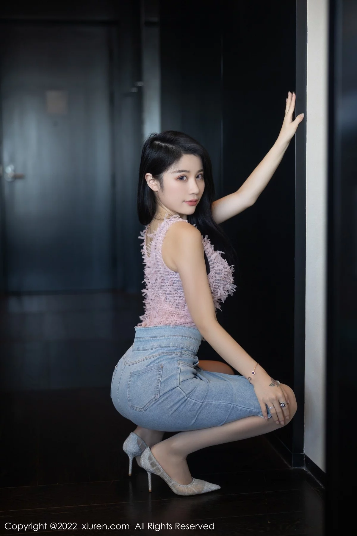 [[XiuRen秀人网]秀人网]No.5489_模特美七Mia西双版纳旅拍私房半脱露黑色蕾丝内衣惹火诱惑写真97P