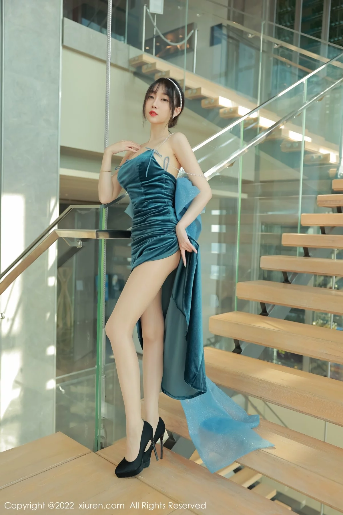 [[XiuRen秀人网]秀人网]No.5493_模特玥儿玥er香格里拉旅拍暗绿色吊带长裙秀完美身材诱惑写真59P