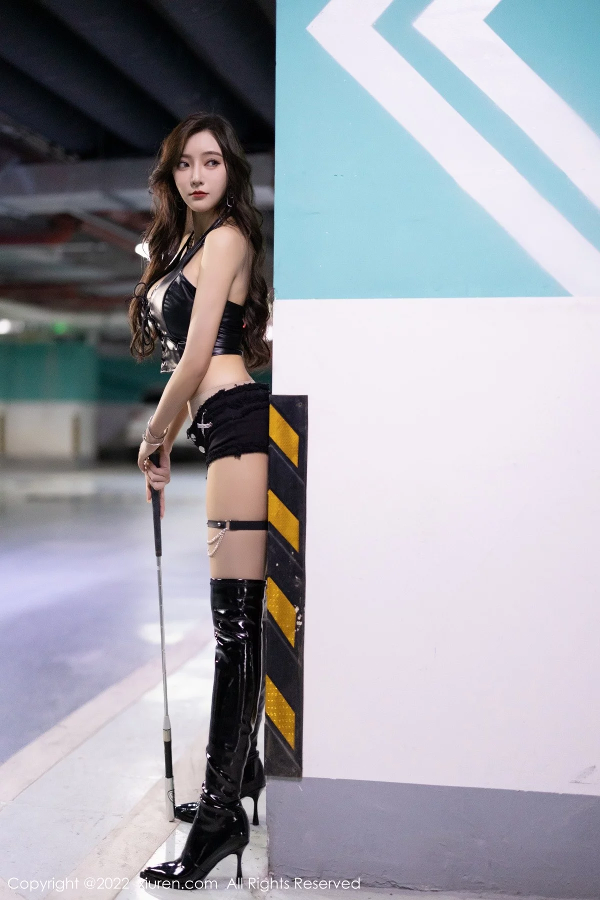 [[XiuRen秀人网]秀人网]No.5494_女神王馨瑶yanni厦门旅拍黑色皮质服饰配超薄肉丝撩人诱惑写真78P