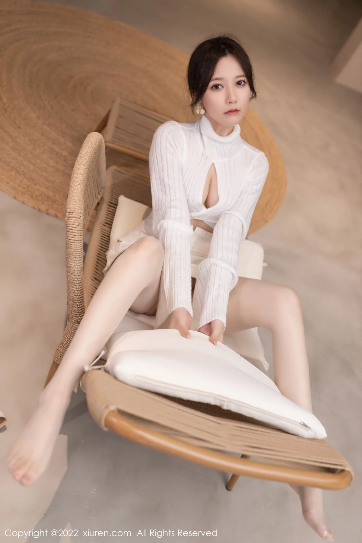 [[XiuRen秀人网]秀人网]No.5503_模特鱼子酱Fish纯白轻透上衣配白短裙露闪亮开档肉丝诱惑写真81P