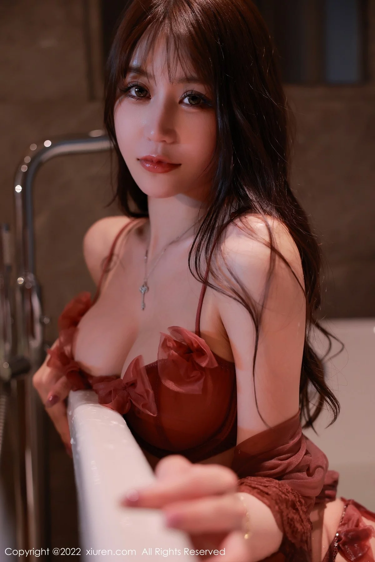 [[XiuRen秀人网]秀人网]No.5496_模特tina_甜仔浴缸场景红色轻透网纱外衣秀凹凸身材迷人诱惑写真50P