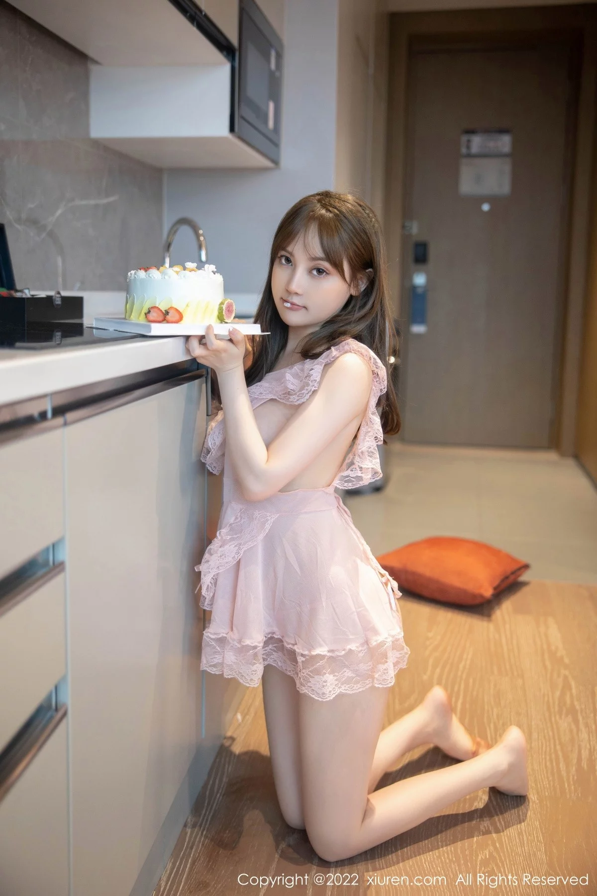 [[XiuRen秀人网]秀人网]No.5497_模特豆瓣酱私房性感粉色轻透睡裙真空秀豪乳翘臀惹火诱惑写真90P