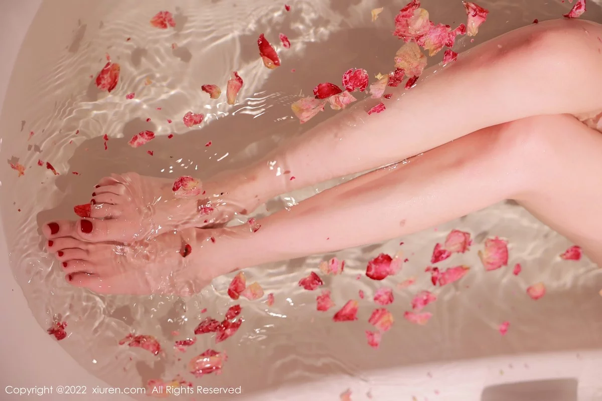 [[XiuRen秀人网]秀人网]No.5496_模特tina_甜仔浴缸场景红色轻透网纱外衣秀凹凸身材迷人诱惑写真50P