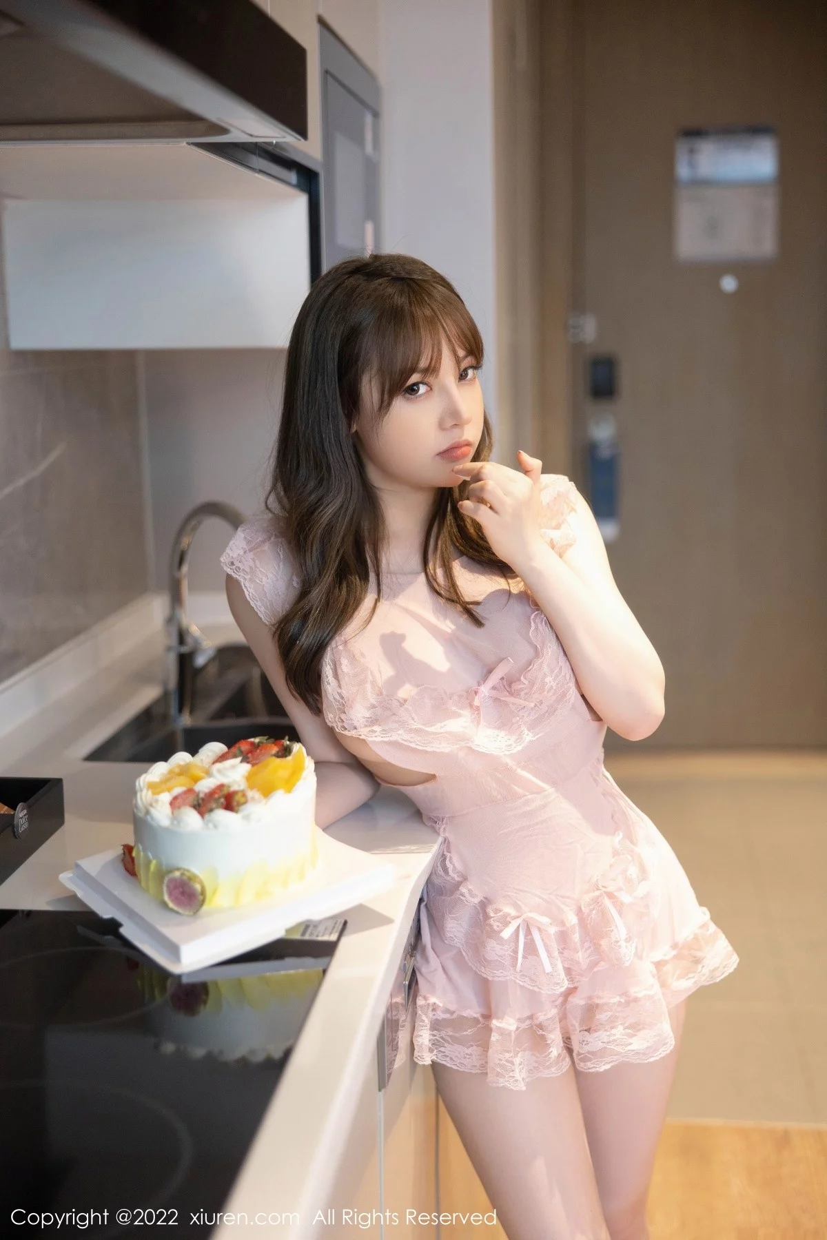 [[XiuRen秀人网]秀人网]No.5497_模特豆瓣酱私房性感粉色轻透睡裙真空秀豪乳翘臀惹火诱惑写真90P