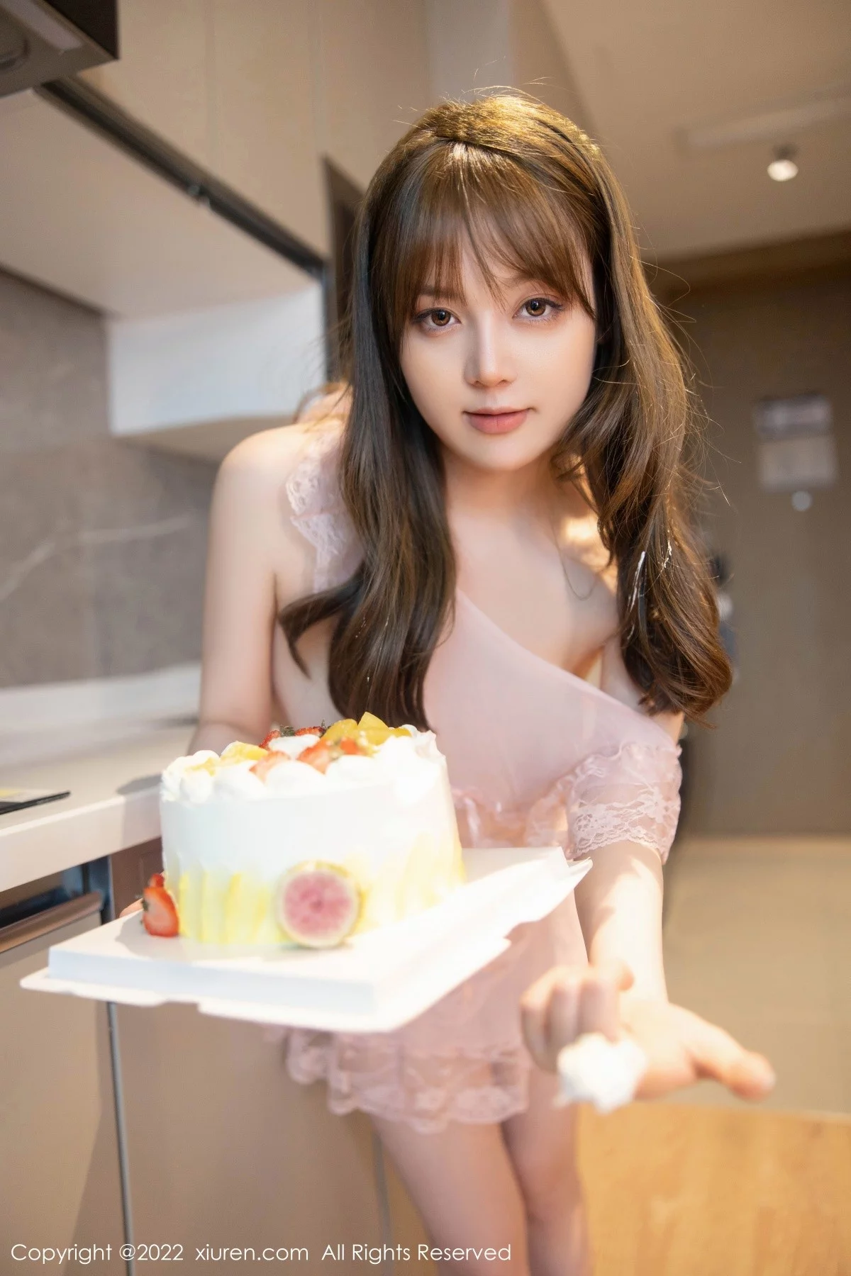 [[XiuRen秀人网]秀人网]No.5497_模特豆瓣酱私房性感粉色轻透睡裙真空秀豪乳翘臀惹火诱惑写真90P