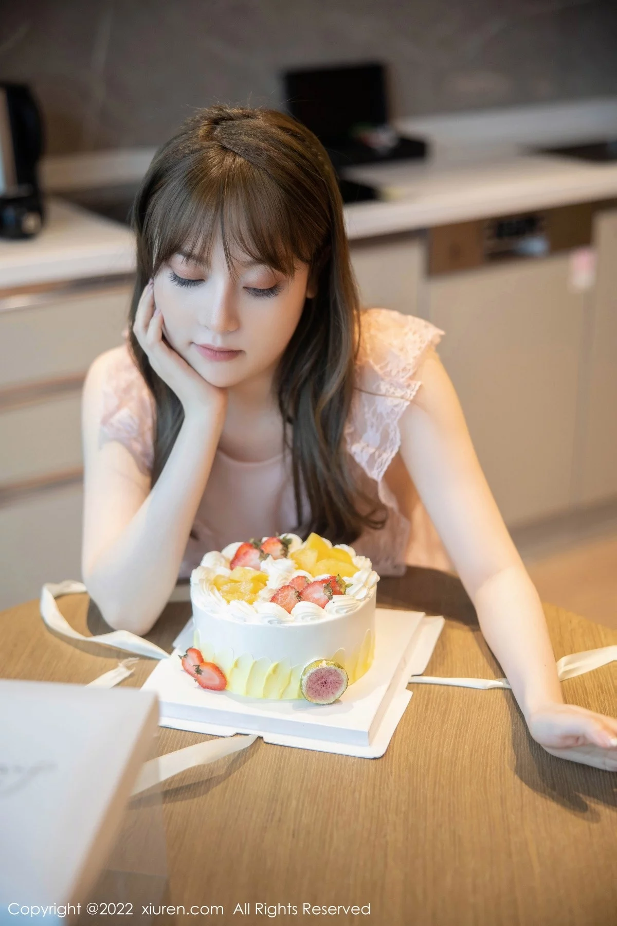 [[XiuRen秀人网]秀人网]No.5497_模特豆瓣酱私房性感粉色轻透睡裙真空秀豪乳翘臀惹火诱惑写真90P