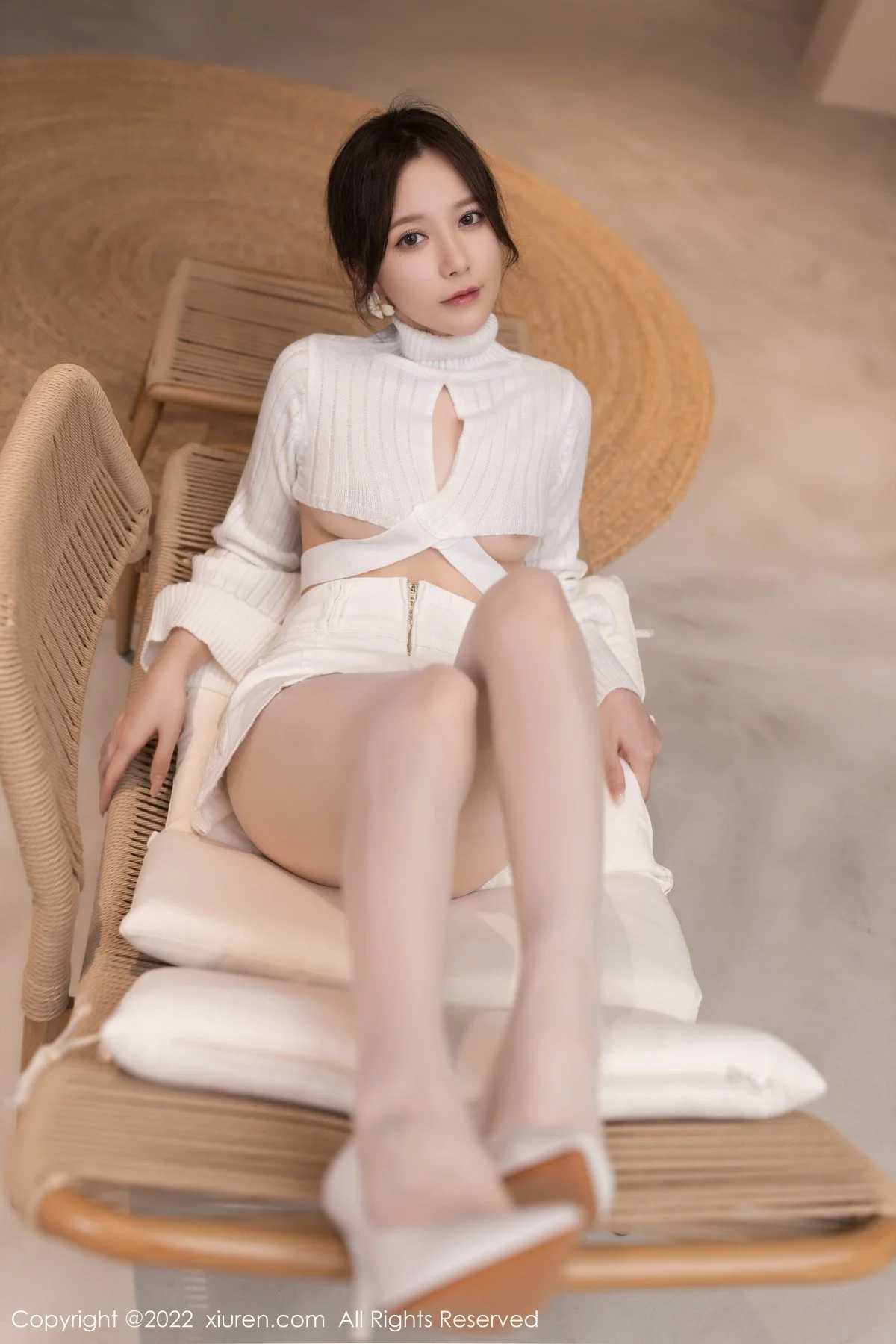 [[XiuRen秀人网]秀人网]No.5503_模特鱼子酱Fish纯白轻透上衣配白短裙露闪亮开档肉丝诱惑写真81P