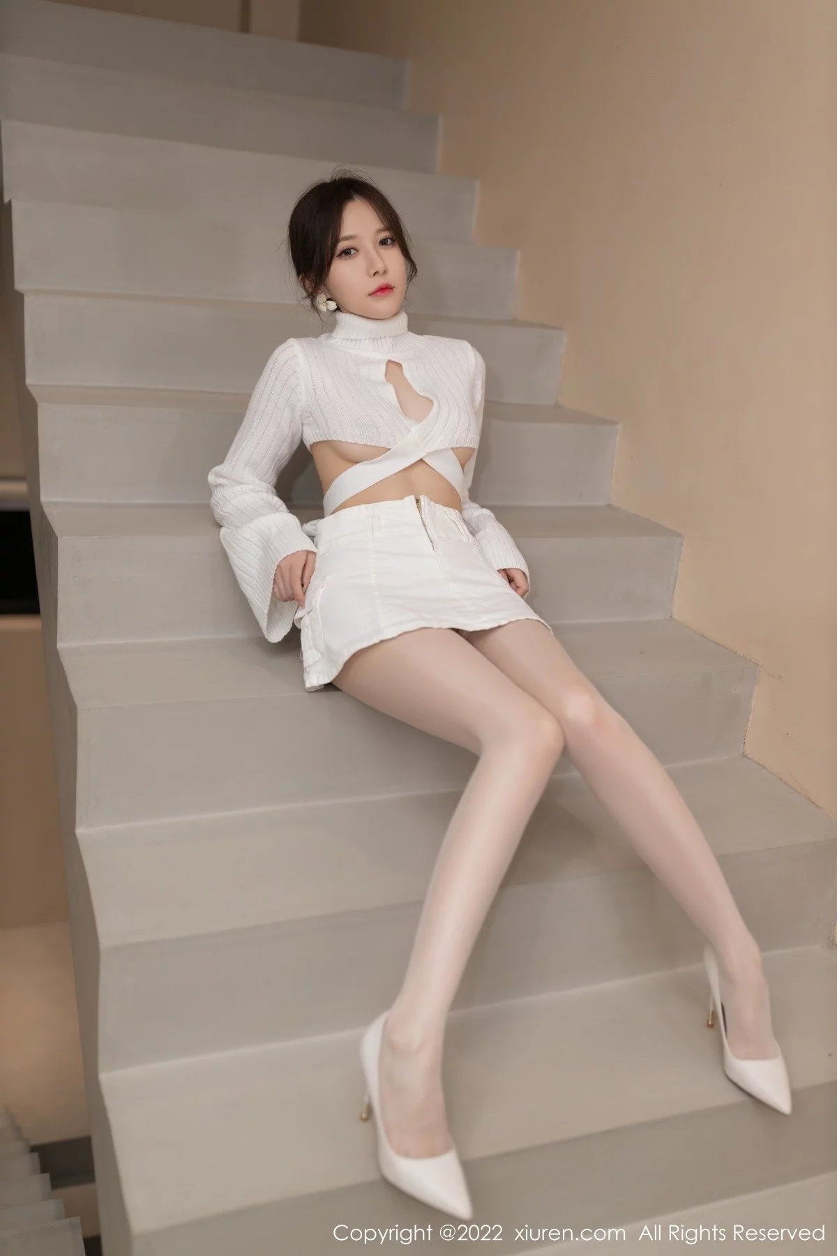 [[XiuRen秀人网]秀人网]No.5503_模特鱼子酱Fish纯白轻透上衣配白短裙露闪亮开档肉丝诱惑写真81P