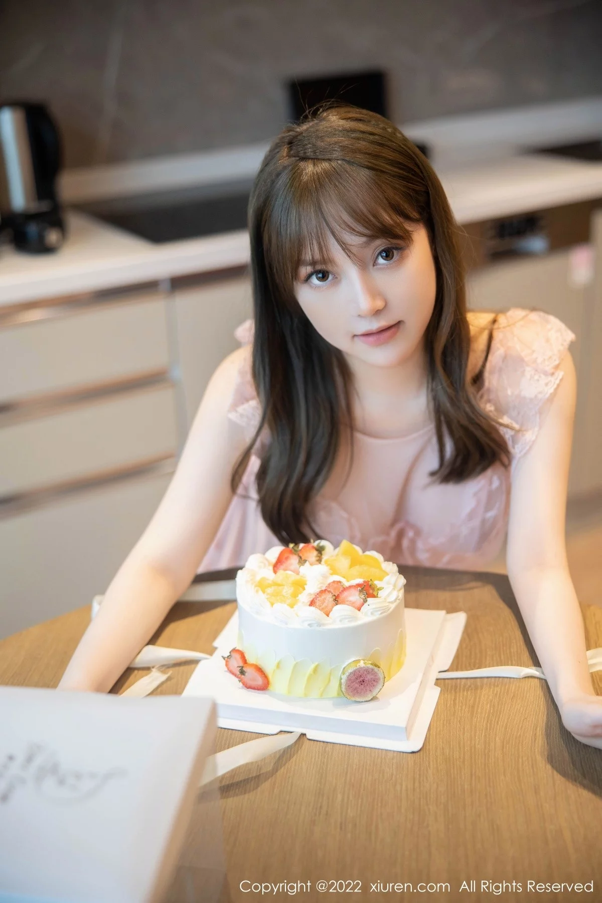 [[XiuRen秀人网]秀人网]No.5497_模特豆瓣酱私房性感粉色轻透睡裙真空秀豪乳翘臀惹火诱惑写真90P