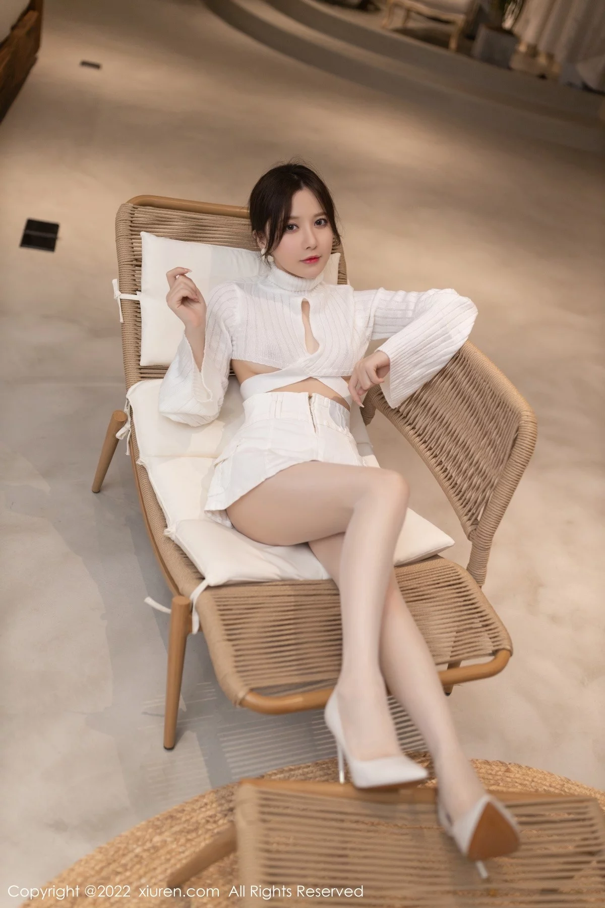 [[XiuRen秀人网]秀人网]No.5503_模特鱼子酱Fish纯白轻透上衣配白短裙露闪亮开档肉丝诱惑写真81P