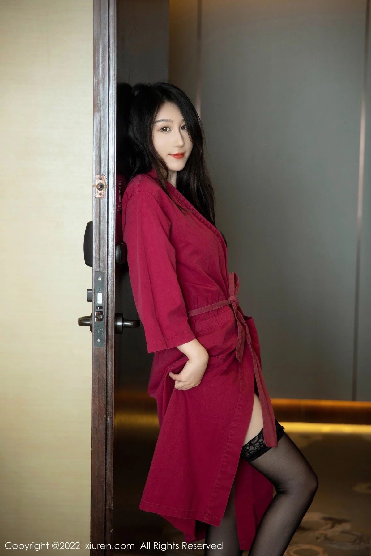 [[XiuRen秀人网]秀人网]No.5624_新人模特薇薇酱私房性感红色浴袍露黑色蕾丝内衣完美诱惑写真80P