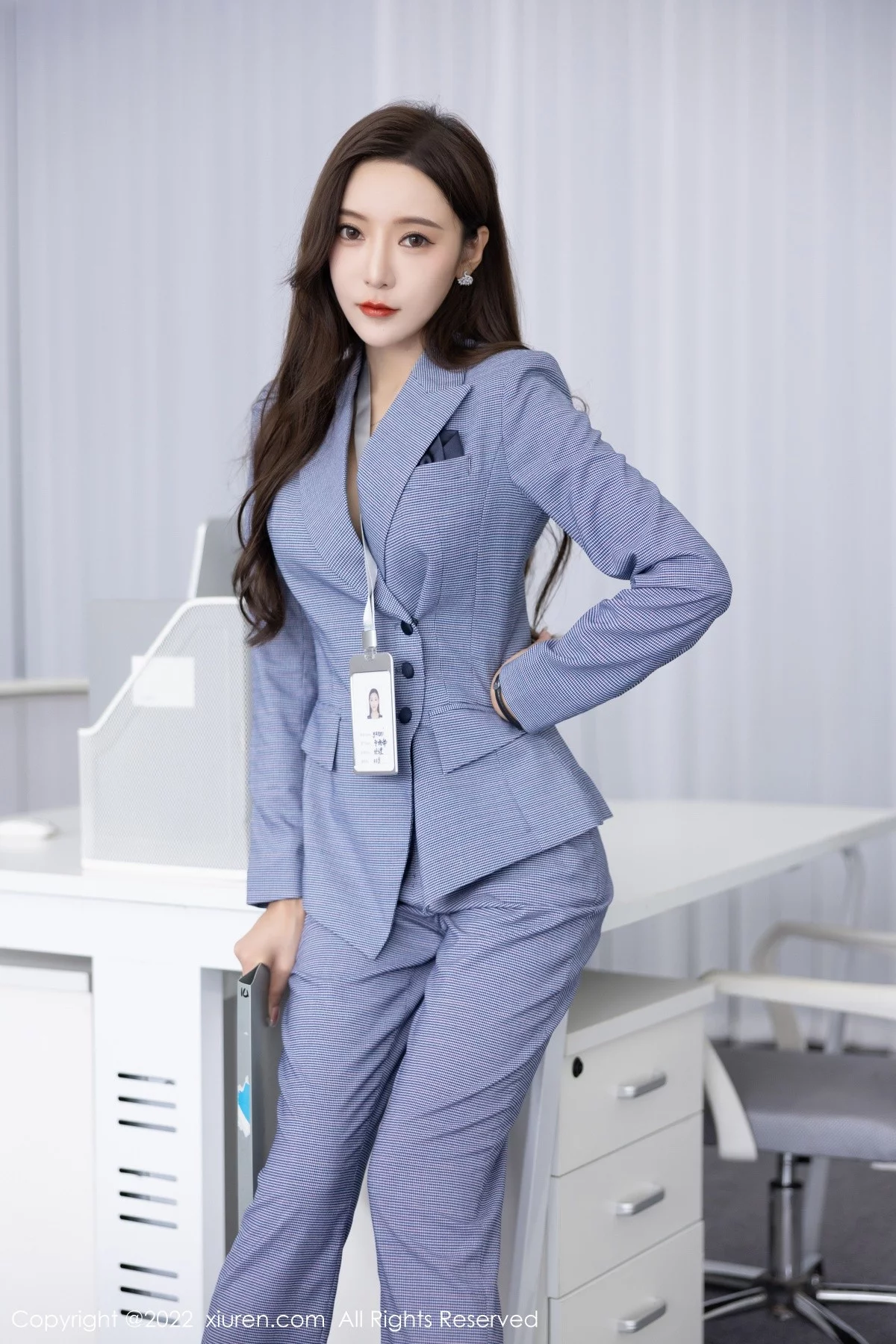 [[XiuRen秀人网]秀人网]No.5629_女神王馨瑶yanni私房脱蓝灰职业装露性感黑色内衣丰满诱惑写真82P