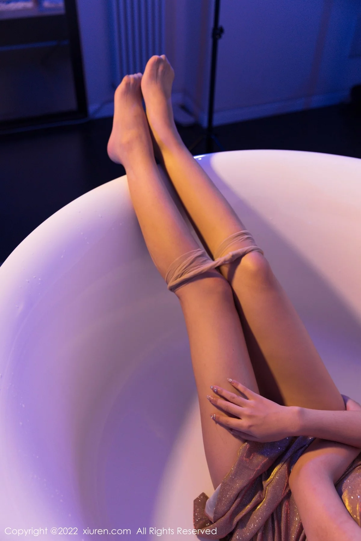 [[XiuRen秀人网]秀人网]No.5625_新人小泡芙私房浴室性感珍珠粉吊带裙配超薄肉丝撩人诱惑写真42P