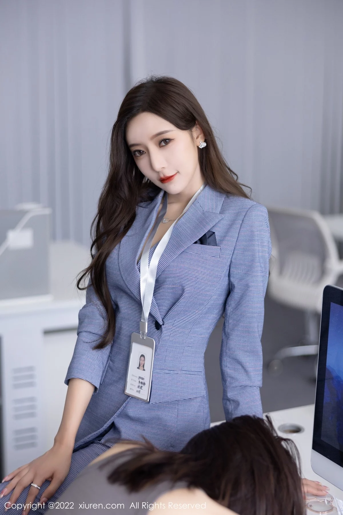 [[XiuRen秀人网]秀人网]No.5629_女神王馨瑶yanni私房脱蓝灰职业装露性感黑色内衣丰满诱惑写真82P