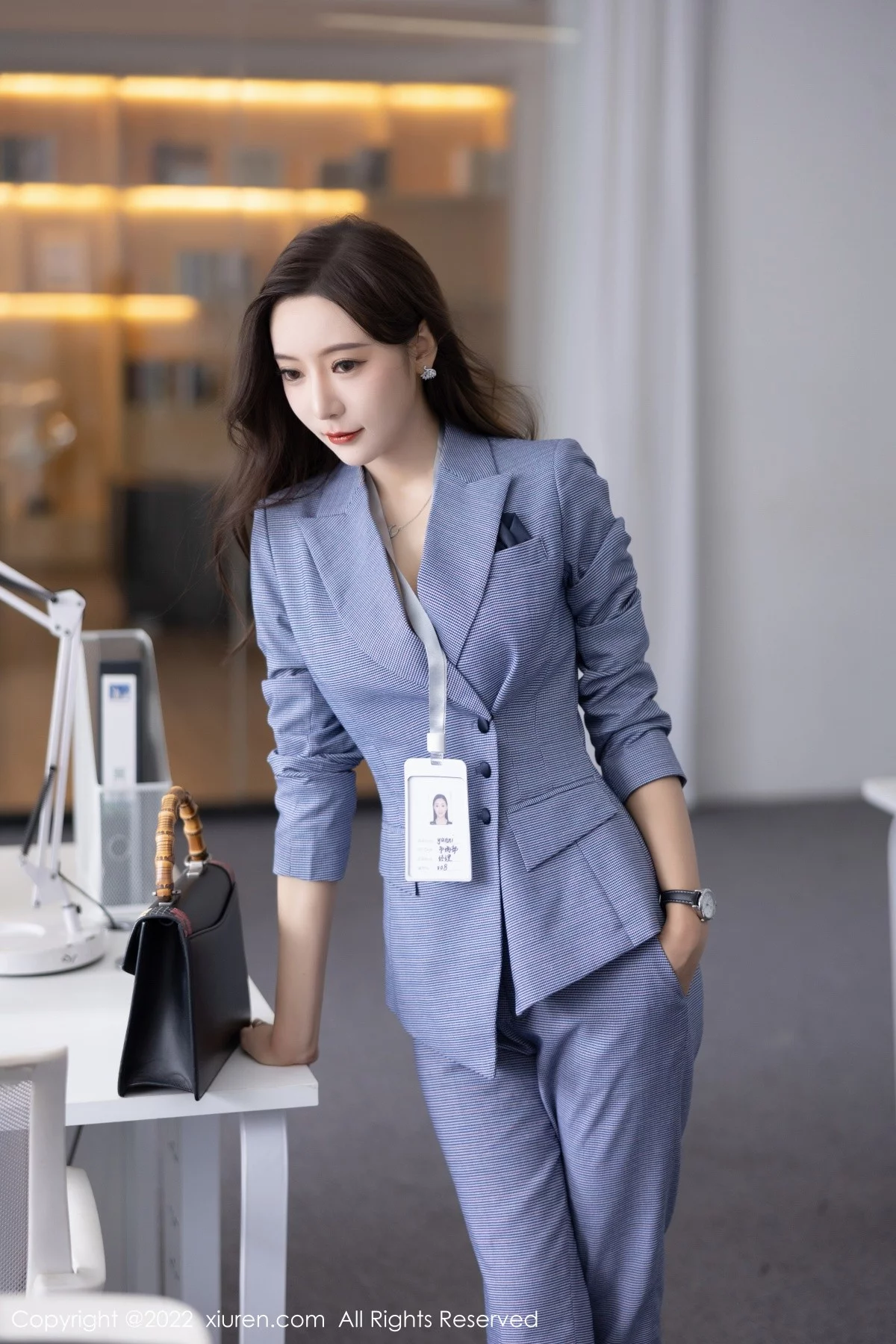 [[XiuRen秀人网]秀人网]No.5629_女神王馨瑶yanni私房脱蓝灰职业装露性感黑色内衣丰满诱惑写真82P