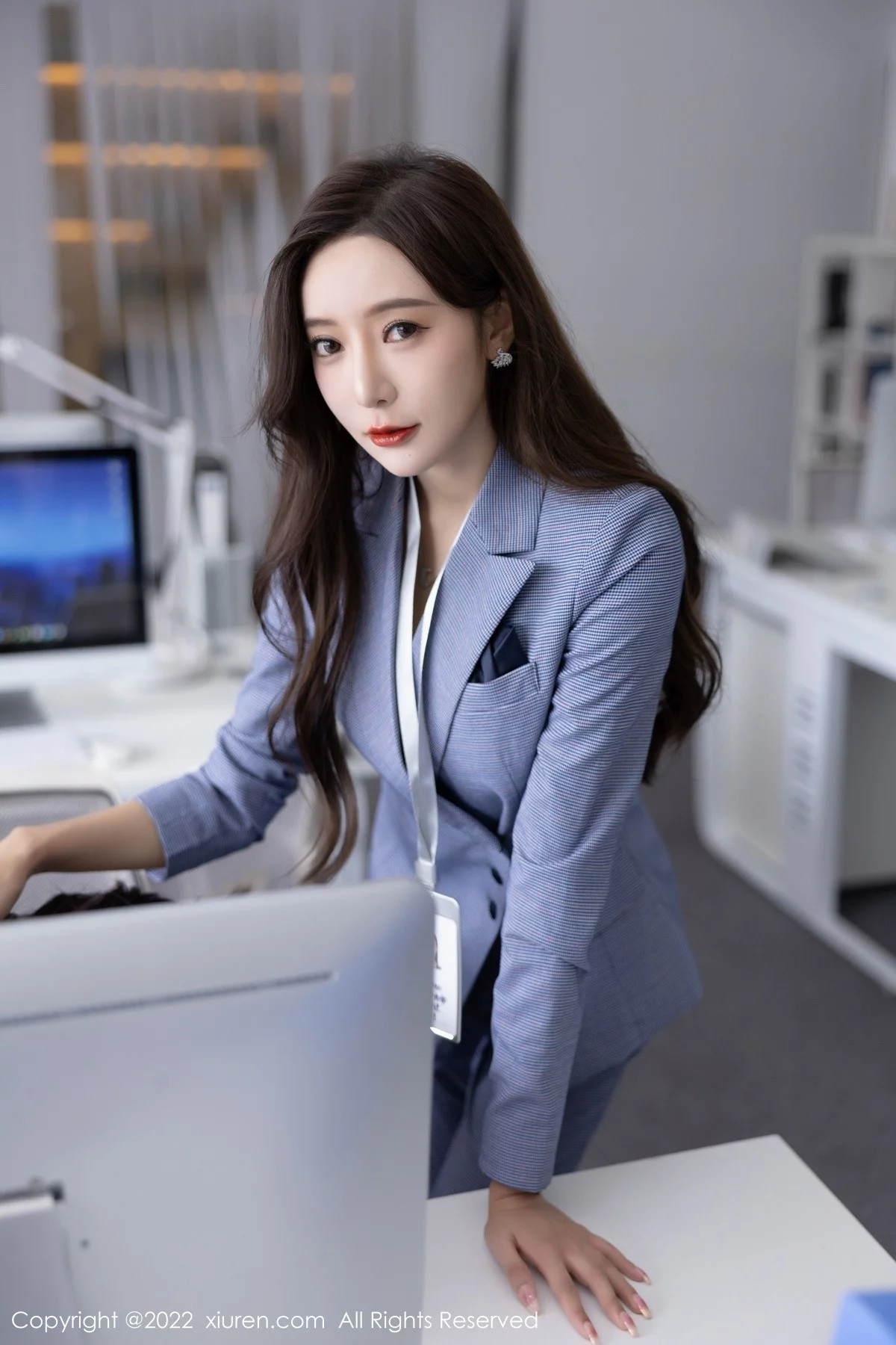 [[XiuRen秀人网]秀人网]No.5629_女神王馨瑶yanni私房脱蓝灰职业装露性感黑色内衣丰满诱惑写真82P