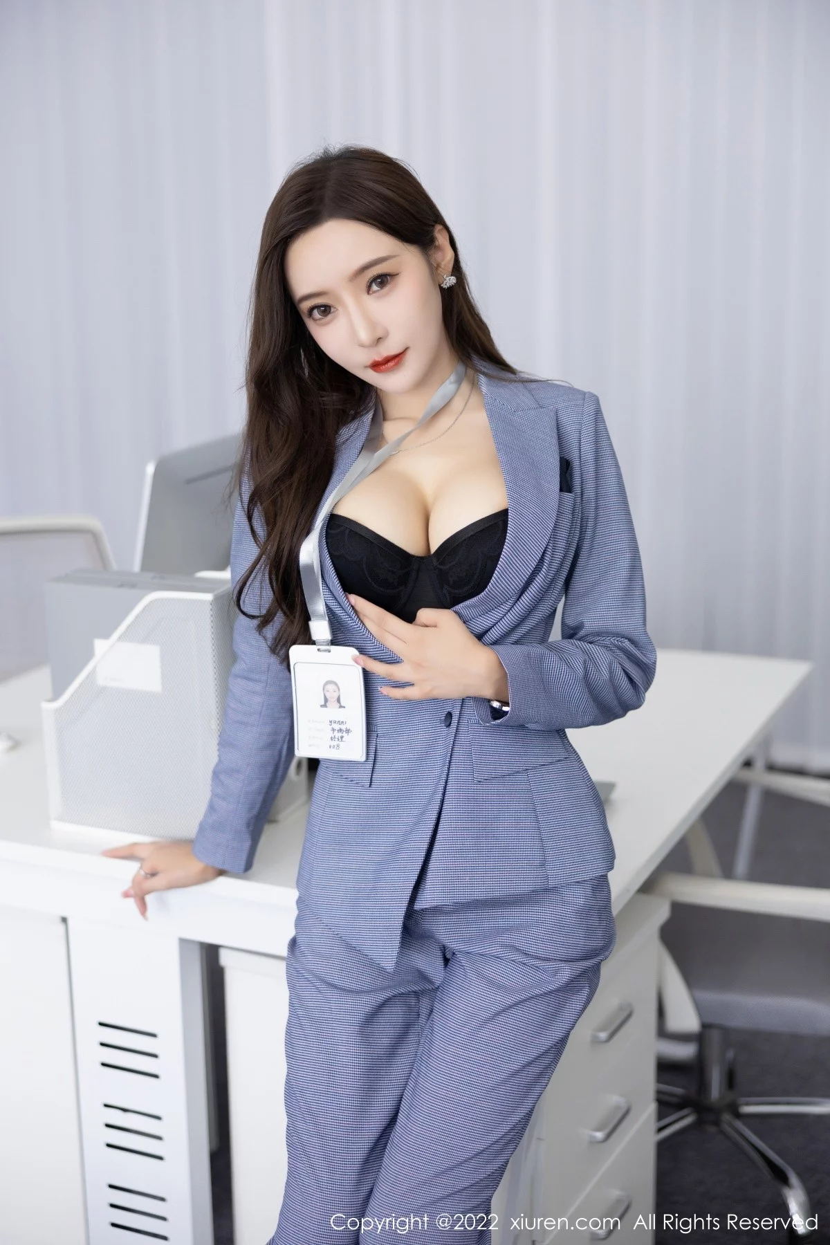 [[XiuRen秀人网]秀人网]No.5629_女神王馨瑶yanni私房脱蓝灰职业装露性感黑色内衣丰满诱惑写真82P