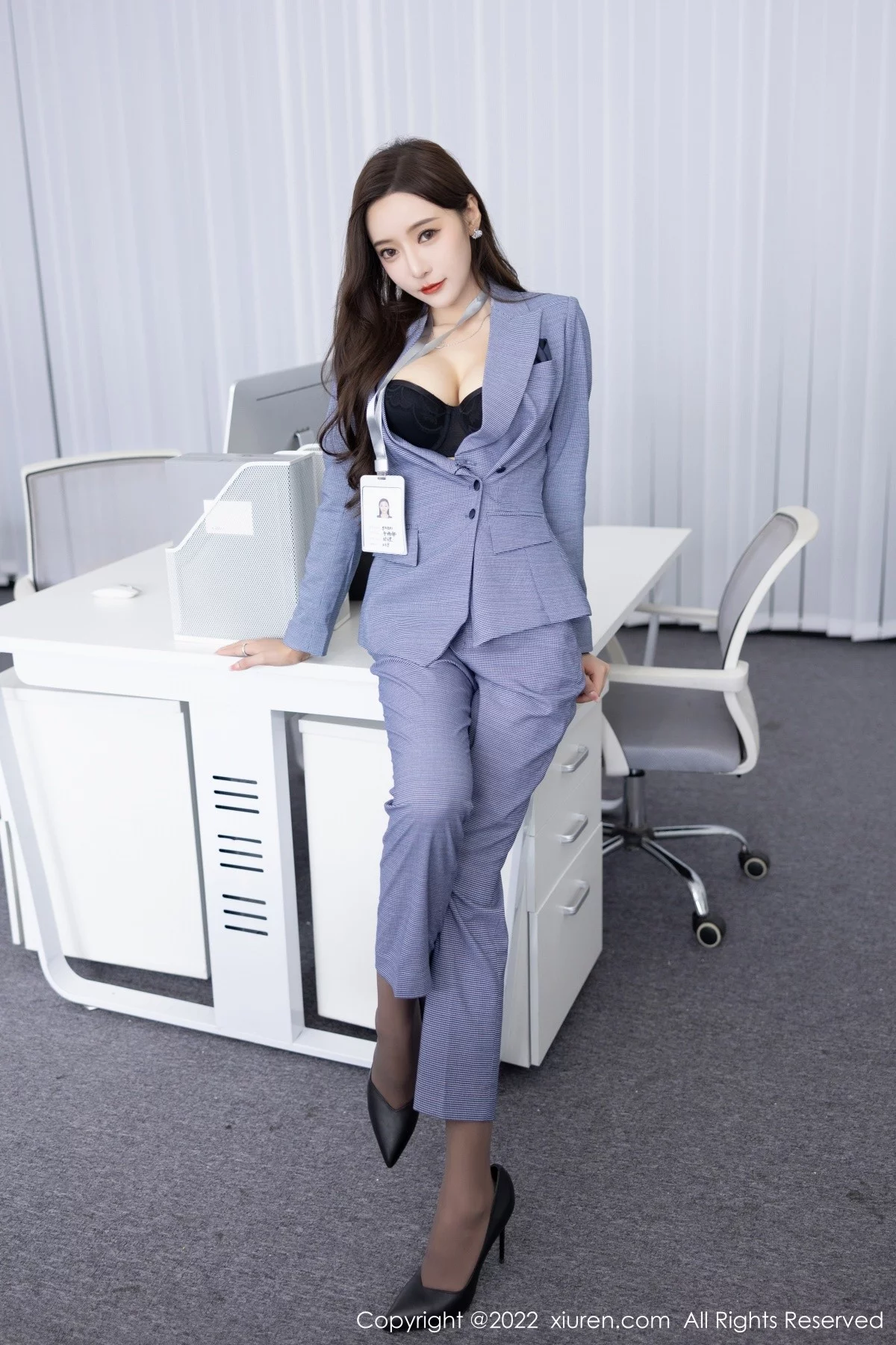 [[XiuRen秀人网]秀人网]No.5629_女神王馨瑶yanni私房脱蓝灰职业装露性感黑色内衣丰满诱惑写真82P