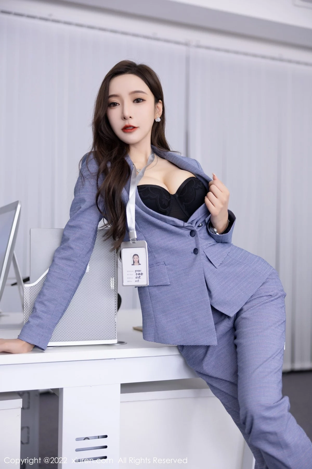 [[XiuRen秀人网]秀人网]No.5629_女神王馨瑶yanni私房脱蓝灰职业装露性感黑色内衣丰满诱惑写真82P