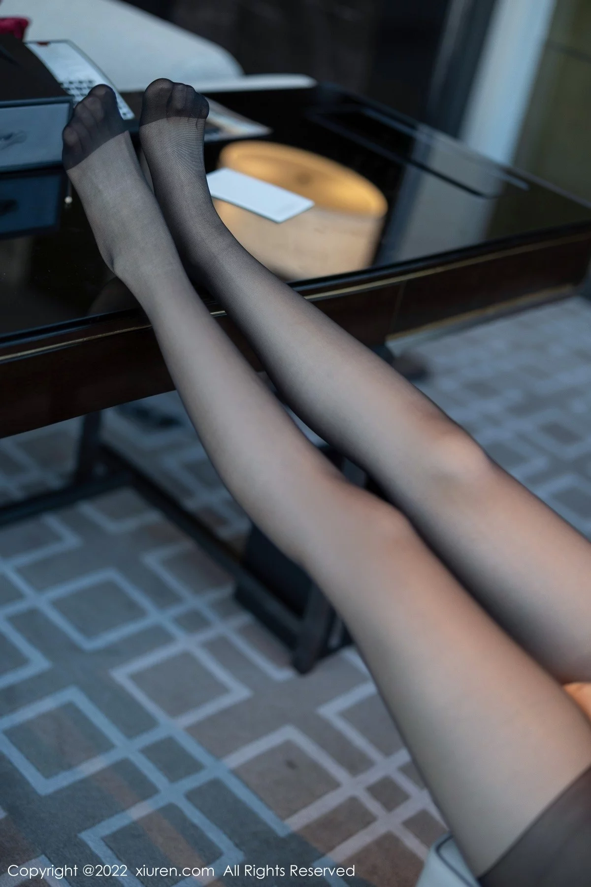 [[XiuRen秀人网]秀人网]No.5635_女神刘钰儿成都旅拍性感白T配黑短裙露开档黑丝极致魅惑写真74P