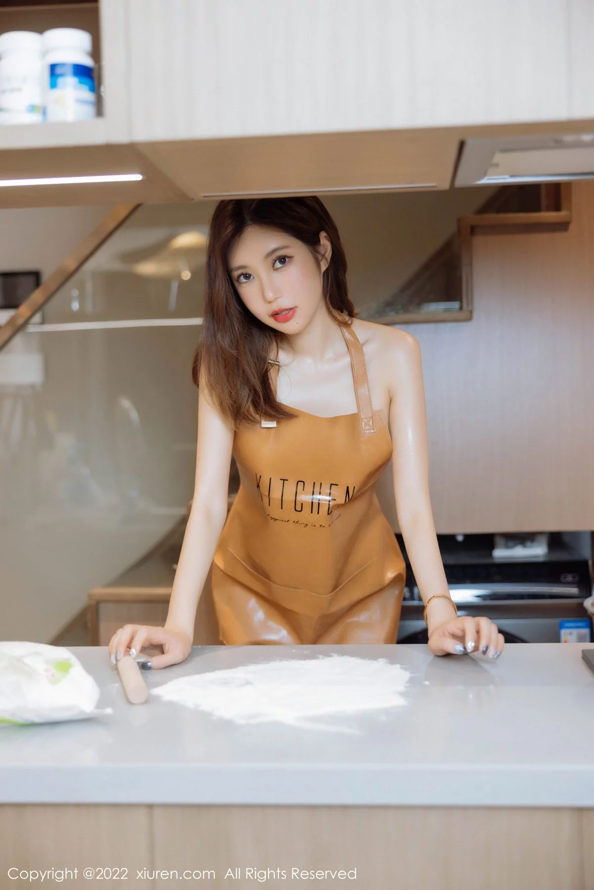 [[XiuRen秀人网]秀人网]No.5634_女神绮里嘉ula淡粉色连衣短裙+性感真空厨娘围裙撩人诱惑写真63P