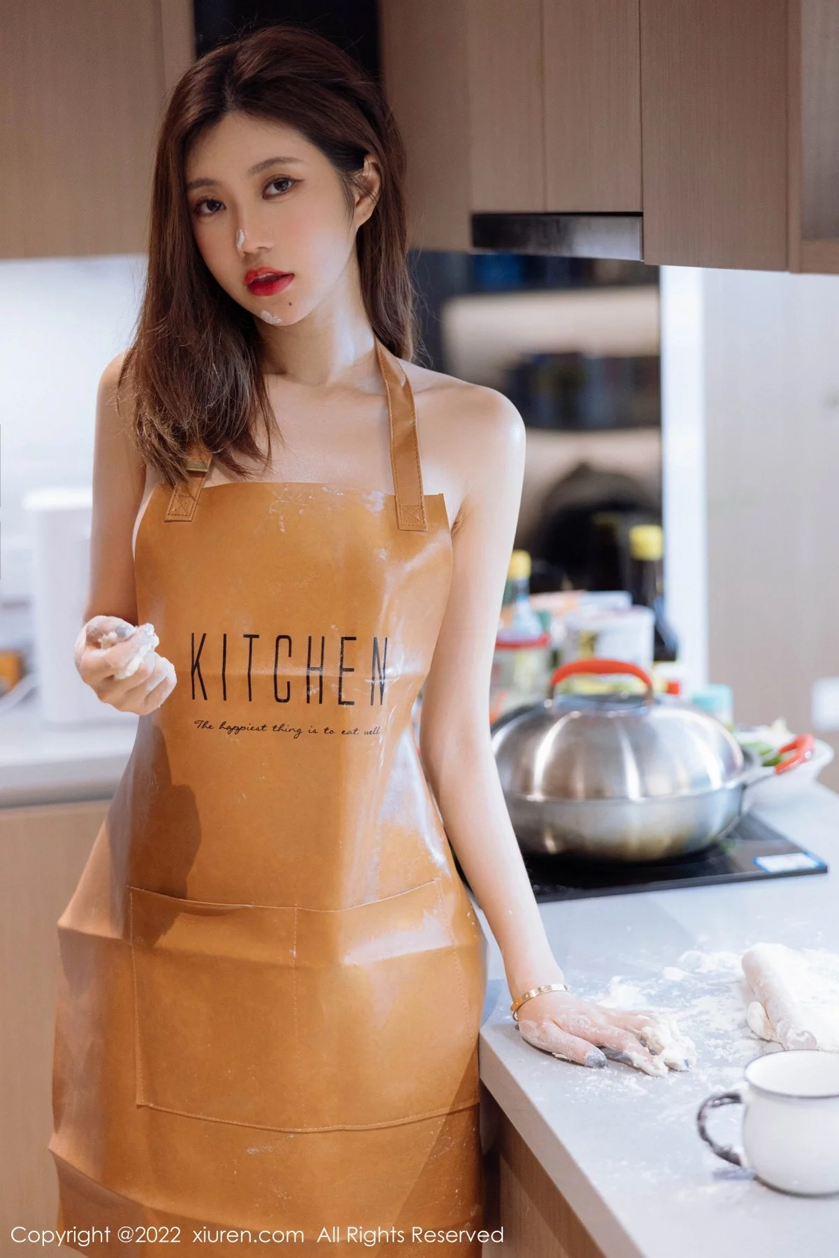 [[XiuRen秀人网]秀人网]No.5634_女神绮里嘉ula淡粉色连衣短裙+性感真空厨娘围裙撩人诱惑写真63P