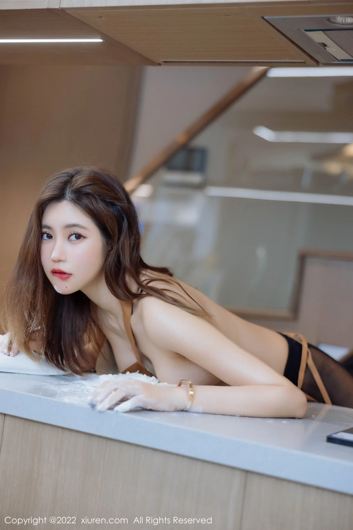 [[XiuRen秀人网]秀人网]No.5634_女神绮里嘉ula淡粉色连衣短裙+性感真空厨娘围裙撩人诱惑写真63P