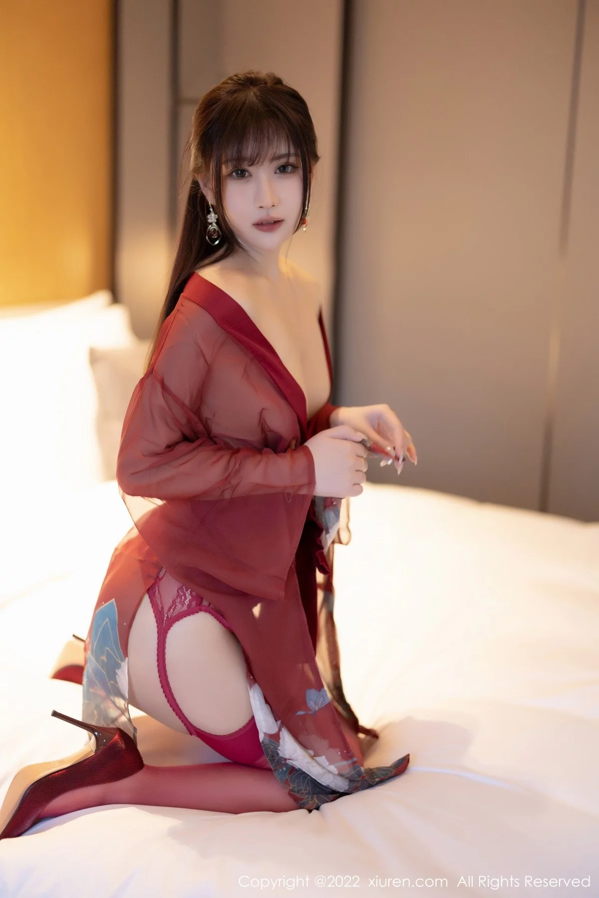 [[XiuRen秀人网]秀人网]No.5606_模特张欣欣性感红色轻透薄纱服配红丝吊袜秀苗条身材诱惑写真80P