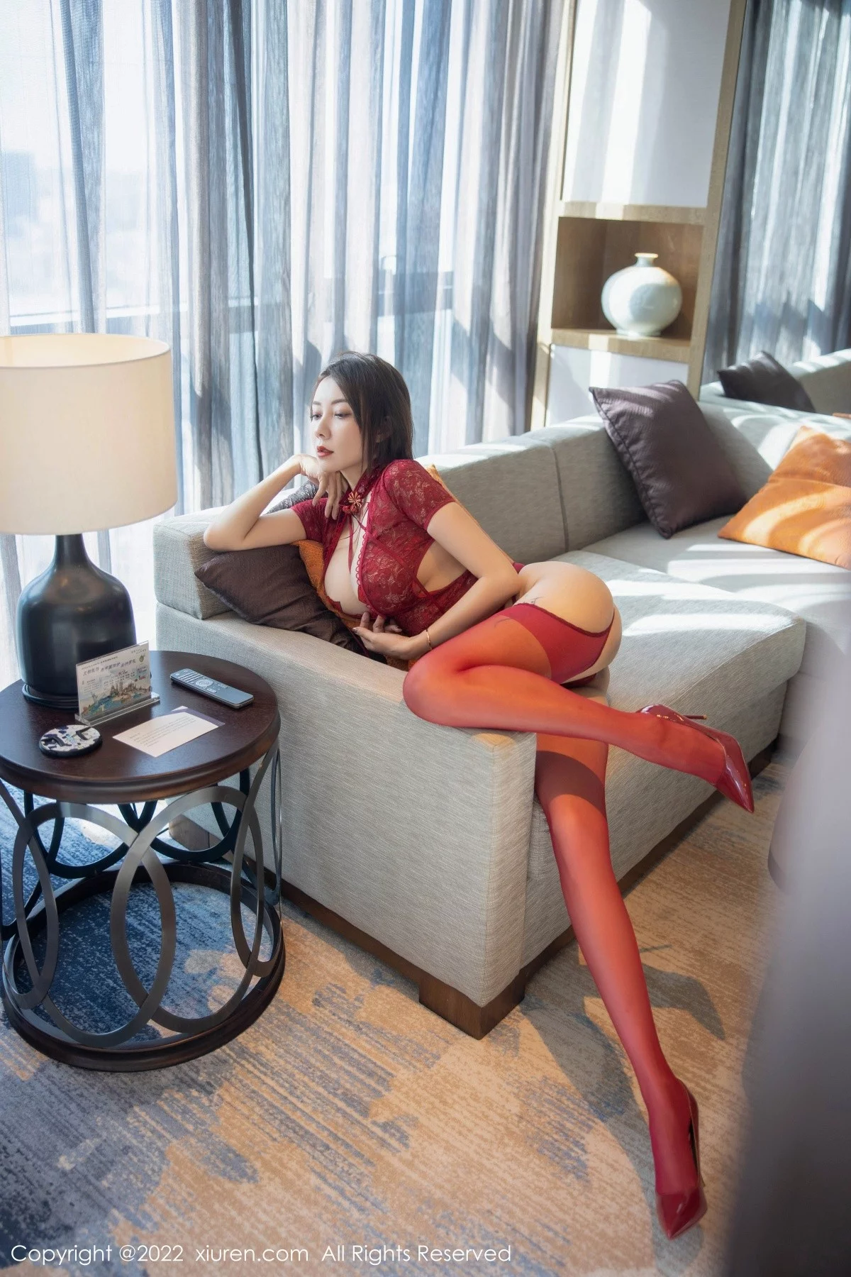 [[XiuRen秀人网]秀人网]No.5605_御姐果儿Victoria大理旅拍红色轻透薄纱服饰秀凹凸身材诱惑写真77P