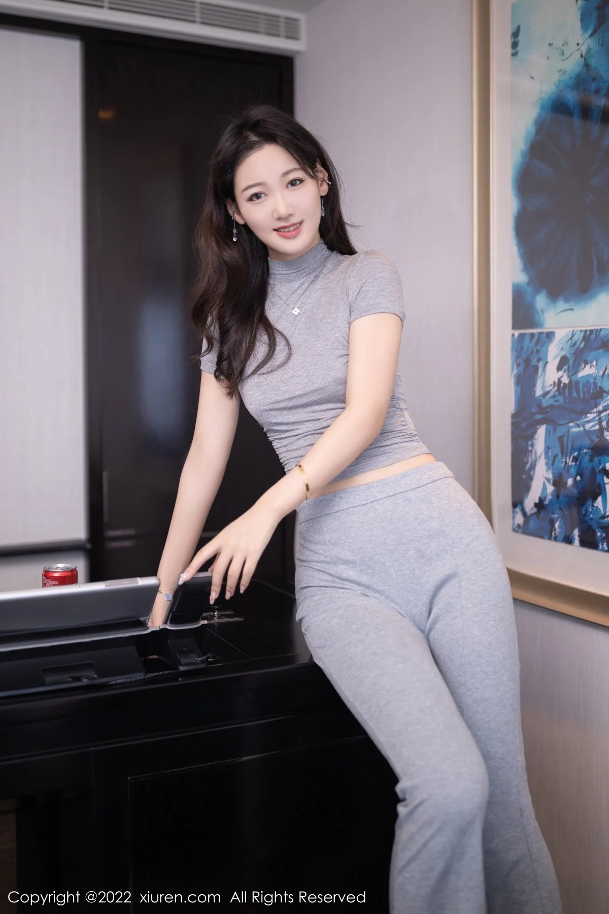 [[XiuRen秀人网]秀人网]No.5608_模特唐安琪北京旅拍性感灰色紧身套装半脱露蕾丝内裤诱惑写真78P